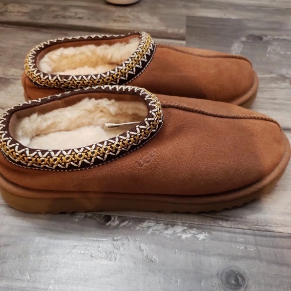 S O L D Tasman UGG - Picture 2 of 8